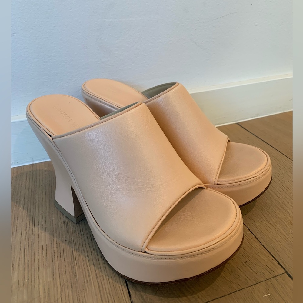 DESIGNER BOTTEGA VENETA NUDE/LIGHT PINK WEDGE SANDALS SIZE 7